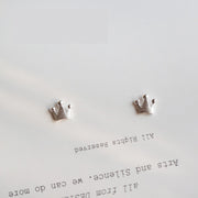 ピアス アクセサリー レディース スタッドピアス クラウン 王冠 おしゃれ 小ぶり シンプル デイリー カジュアル 上品 エレガント 女性用 ギフト プレゼント ファッション小物