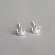 ピアス アクセサリー レディース スタッドピアス クラウン 王冠 おしゃれ 小ぶり シンプル デイリー カジュアル 上品 エレガント 女性用 ギフト プレゼント ファッション小物