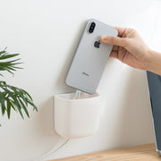 リモコンラック 壁掛け 充電口付き 穴あけ不要 収納ボックス 取付け簡単 スマホスタンド ペンホルダー ペン立て 小物収納 リモコン入れ スマホ入れ コンパクト シンプル 生活雑貨 整理整頓 スッキリ