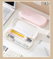 ペンケース 筆箱 ペン入れ 文房具入れ シンプル 無地 プラスチック 仕切り 使いやすい 収納 筆記用具 収納ケース 熊 クマ 耳付き かわいい おしゃれ すっきり 整理整頓 スタイリッシュ 学生 オフィス