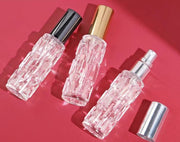 アトマイザー スプレーボトル 詰め替え容器 ガラス 立体柄 10ml クリア 透明 香水 瓶 化粧水 プッシュ式 携帯 持ち運び 小分け スリム 外出 霧吹き ディスペンサー メイク小物 化粧品 日用品雑貨