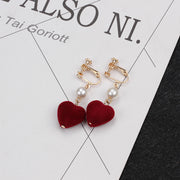 イヤリング アシンメトリー ハート フェイクパール レディース アクセサリー おしゃれ きれいめ 上品 可愛い かわいい キュート ガーリー 女性用 婦人用 ジュエリー 記念日 誕生日 プレゼント 贈り物 ギフト クリスマス バレンタイン ホワイトデー X'mas ファッション 雑貨 小物 左右非対称