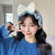 ヘアバンド 洗面用 レディース 女性 ヘッドバンド リボン 幅広 ワイド もこもこ ふんわり 伸縮性 無地 お洒落 可愛い 普段使い デイリー 洗顔 お風呂 バス用品 お風呂グッズ 日用品雑貨