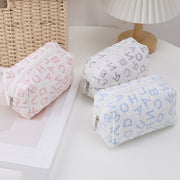ペンケース 筆箱 筆入れ 小物入れ BOXポーチ メイクポーチ コスメポーチ 文房具 筆記用具入れ 文具 英字入り ロゴ入り ファスナー チャック 大容量 スクエア かわいい ふんわり おしゃれ ガーリー シンプル 通学 小学生 中学生 高校生 大学生 男女兼用 メンズ レディース ピンク 青 黄 紫 緑