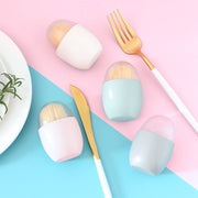 爪楊枝入れ マグネット付き 台所用品 キッチン消耗品 爪楊枝ホルダー 爪楊枝ケース 楊枝入れ つまようじ入れ ピックケース 卵型 エッグ型 卓上 冷蔵庫 磁石 くっつく 省スペース コンパクト 衛生的 収納 整理 整頓 シンプル 可愛い お洒落
