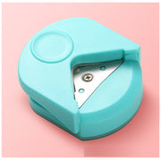 コーナーパンチ クラフトパンチ 四隅 角 文房具 文具 コーナーカッター パンチ 丸み DIY ペーパークラフト道具 スクラップブッキング カード作成 角を丸くする ハンドメイド用品 名刺 手紙 ポップアップ シンプル コンパクト 単色 黒 青 ピンク 白