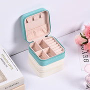 アクセサリーケース アクセサリー収納 収納 ジュエリーボックス ジュエリーラック ネックレス ピアス イヤリング インテリア雑貨 整理用品 コンパクト 小物入れ スクエア ファスナー 単色 便利 おしゃれ かわいい 持ち運び お出かけ 防水