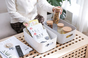 収納バスケット 単品 1個 プラスチック製 蓋なし 収納ケース 収納ボックス 持ち手付き 取っ手付き 小物入れ 整理 卓上 シンプル 無地 単色 白 ホワイト おしゃれ かわいい ベーシック 日用品雑貨