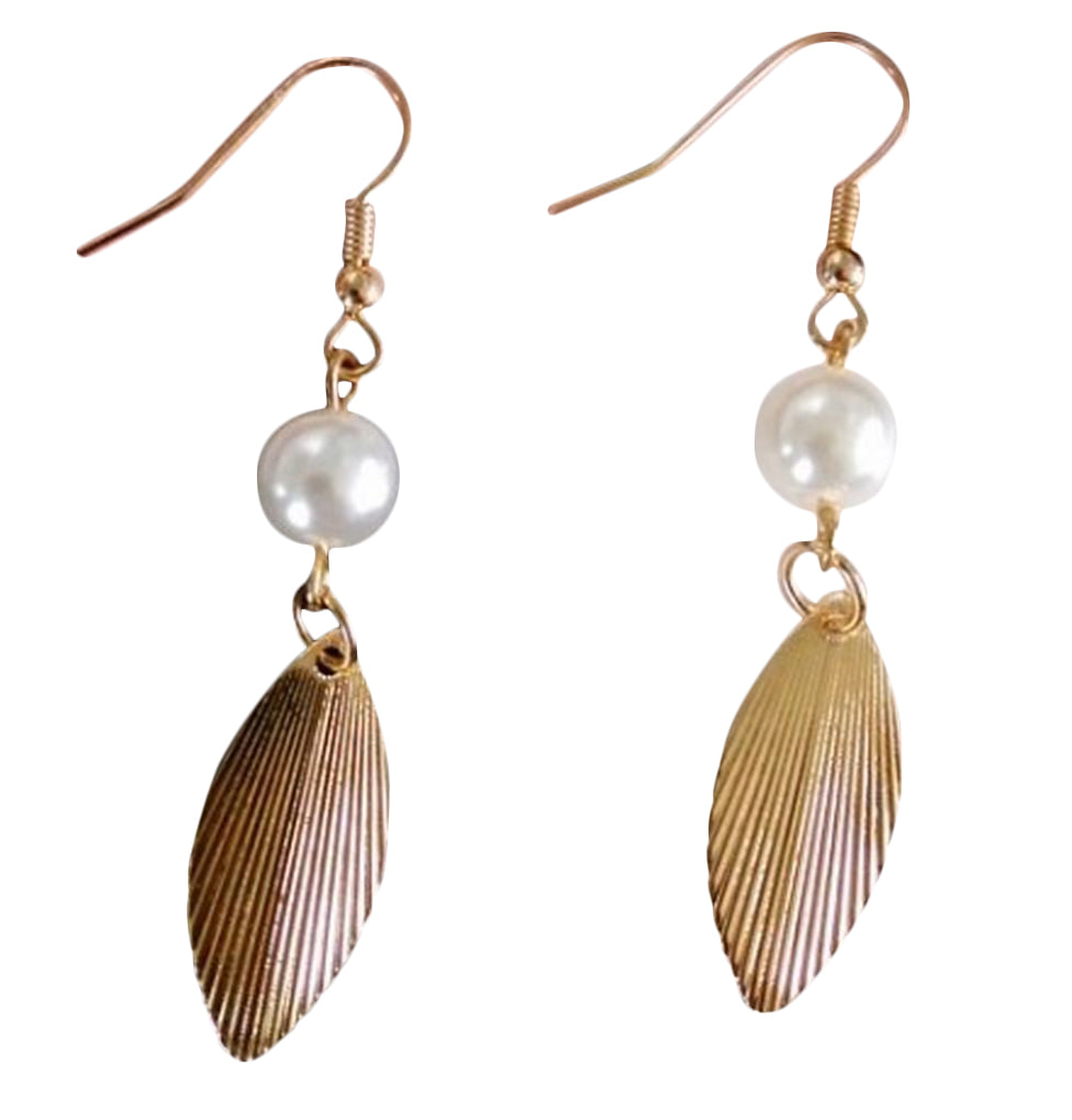 ピアス イヤリング レディース アクセサリー フックピアス フェイクパール リーフ 葉っぱ ゴールドカラー おしゃれ きれいめ 上品 可愛い かわいい 女性用 婦人用 ジュエリー ファッション 雑貨 小物 記念日 誕生日 プレゼント 贈り物 ギフト