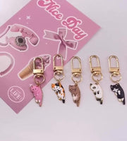 キーホルダー AirPodsケースチャーム バックチャーム 猫 ねこ ネコ レディース 女性 婦人 女の子 カラナビ 動物 アニマル かわいい プレゼント