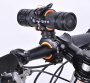 ライトホルダー 自転車用アクセサリー 懐中電灯ホルダー 固定用 ブラケット ロードバイク マウンテンバイク 自転車用品 サイズ調節可 ライトクリップ 360度回転 空気入れ 折り畳み傘 工具不要 取り付け簡単 便利グッズ シンプル サイクリング 黒 青 赤 橙 白