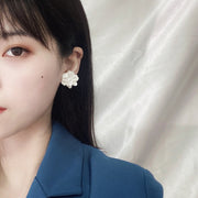 ピアス イヤリング クリップタイプ アクセサリー 耳飾り 花びら 花 フラワー 白 レディース お出掛け デート 記念日 誕生日 プレゼント ギフト 可愛い