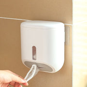 ラップホルダー 単品 ラップ収納ケース ラップ収納ボックス 壁掛け式 粘着式 シンプル ラップ シャワーキャップ 収納 保管 キッチン 台所 バスルーム 浴室 お風呂 壁 取り付け 白 ホワイト