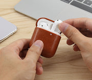 イヤホンケースカバー AirPods用 エアーポッズ ケース カバー イヤホンアクセサリー 汎用型 第1 第2 第3 第4世代 Pro Pro2 Pro3用 保護 耐衝撃 軽量 フェイクレザー カラビナ付 落下防止 持ち運び 高級感