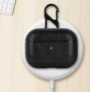 イヤホンケースカバー AirPods用 エアーポッズ ケース カバー イヤホンアクセサリー 汎用型 第1 第2 第3 第4世代 Pro Pro2 Pro3用 保護 耐衝撃 軽量 フェイクレザー カラビナ付 落下防止 持ち運び 高級感