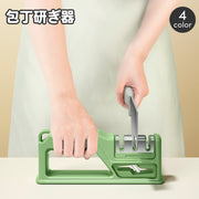 包丁研ぎ器 研ぎ石 シャープナー 研磨 ナイフシャープナー 研石 3段階式 持ち手付き ハンドル付き 滑りにくい コンパクト メンテナンス用品 おしゃれ スタイリッシュ 簡単 便利 キッチン用品 日用品雑貨
