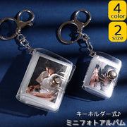 ミニフォトアルバム キーホルダー式 写真 フォトホルダー 16枚収納 ポケット式 ミニサイズ コンパクト 2リング コレクトブック カード ミニアルバム 推し活 アイドル カード収納 おしゃれ かわいい キュート ファイル ポケット ラメ クリア フック プレゼント ギフト 思い出
