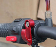 ヘルメットフック バイク バイク用品 六角棒 スパナ付き ネジ付き 便利 取り付け 簡単 シンプル おしゃれ 黒 赤 青