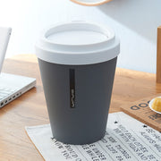 ゴミ箱 ごみ箱 卓上 ダストボックス 蓋つき ミニダストボックス コンパクト コーヒーカップ風 ドリンクカップ型 机上 キッチン 洗面所 寝室 デスクまわり 小型 省スペース 小物入れ 収納 かわいい おしゃれ スタイリッシュ 面白い プレゼント オフィス 自宅 青 白 灰