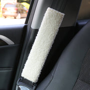 シートベルトカバー ショルダーパット 肩当て 車用品 カーアクセサリー 無地 単色 シンプル スクエア フェイクファー マジック テープ かわいい おしゃれ 保護 簡単装着