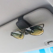 サングラスクリップ サングラスホルダー 本革 牛皮 マグネット サンバイザー 眼鏡 メガネ 車用 カー用品 クリップ 磁石 シンプル おしゃれ スタイリッシュ 簡単装着 挟むだけ シンプル ブラック 黒 グレー 灰色 ベージュ レッド 赤 コンパクト