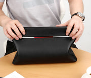 クラッチバッグ セカンドバッグ ハンドバッグ ミニバッグ メンズ 紳士用 スクエア柄 ストラップ付き 持ち手付き レザー調 男性 シンプル エレガント 上品 無地 コンパクト おしゃれ かっこいい