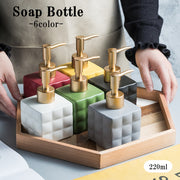 ソープボトル ディスペンサー 220ml 詰め替え容器 バス用品 日用品雑貨 正方形 スクエア 液体 ポンプ プッシュ ハンドソープ シャンプー リンス 食器洗剤 かわいい おしゃれ 洗面所 バスルーム 浴室 お風呂