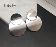 ピアス レディース アクセサリー スタッドピアス ラウンド プレート シンプル カジュアル おしゃれ 可愛い お出かけ 定番 プレゼント ギフト 贈り物 女性用 両耳用 ゴールドカラー シルバーカラー