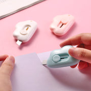ミニカッター ナイフ 格納式 紙 ペーパー 段ボール 文房具 雲 小型 小さめ コンパクト 携帯 持ち運び ポータブル 穴付き 軽量 かわいい
