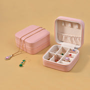 アクセサリーケース ジュエリーケース ジュエリーボックス レディース 女性 コンパクト ミニサイズ アクセサリーボックス 指輪 リング ネックレス ピアス イヤリング ファスナー チャック スクエア ハードケース 保管 持ち歩き 小物入れ かわいい おしゃれ シンプル