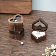 アクセサリーケース 指輪ケース リングケース ジュエリーボックス ハート 木製 透明窓 マグネット 磁石 収納 保管 ピアス イヤリング かわいい おしゃれ 上品 高級感
