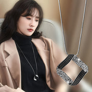 ネックレス ペンダント レディース アクセサリー ラインストーン ロングネックレス ボックスチェーン 四角形 正方形 ファッション小物 キラキラ おしゃれ 外出 お出掛け デート ギフト 記念日 誕生日 贈り物 プレゼント