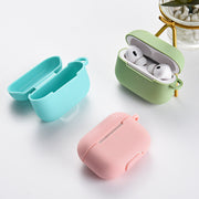 イヤホンケースカバー AirPods Pro エアーポッズケース シリコンカバー ソフトケース 保護ケース 耐衝撃 カラビナ付き 傷防止 柔らかい フィット カラバリ豊富 シンプル 単色 無地