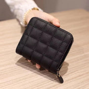 二つ折り財布 レディース 女性 ウォレット コンパクト フェイクレザー キルティング 無地 シンプル おしゃれ カード収納 ファスナー ボタン 多収納 プレゼント ギフト