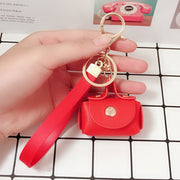 コインケース 小銭入れ キーホルダー バックチャーム ミニ財布 レディース 女性 財布 小さめ 小ぶり フェイクレザー スナップボタン バッグ型 コンパクト 無地 単色 シンプル おしゃれ かわいい 上品 キュート ガーリー お出かけ 通勤 通学 プレゼント お揃い ギフト 黒 赤 茶 ローズ ピンク 青