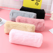 ペンケース 筆箱 ふでばこ レディース 女性 収納雑貨 文房具 長方形 円筒形 チャック ジッパー フェイクファー 無地 グレー ピンク ブラック ふわふわ もこもこ 可愛い キュート ポップ カジュアル ガーリー おしゃれ