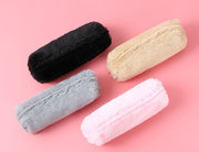 ペンケース 筆箱 ふでばこ レディース 女性 収納雑貨 文房具 長方形 円筒形 チャック ジッパー フェイクファー 無地 グレー ピンク ブラック ふわふわ もこもこ 可愛い キュート ポップ カジュアル ガーリー おしゃれ