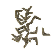 コーナー金具 20個入り クラフト材料 約17mm ハンドメイド 手帳 角 カド パーツ 金具 手芸 手作り おしゃれ かわいい アンティーク調 レトロ感 クラシック調 カルトナージュ 厚紙細工 ブックコーナー コーナープロテクター 仕上げ 飾り 装飾 補強
