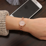 腕時計 リストウォッチ ブレスレットウォッチ ラウンド 丸型 レディース 女性 アナログ シンプル きれいめ ラインストーン 上品 お洒落 かわいい お出かけ 普段使い OL ファッション小物 プレゼント ギフト 婦人