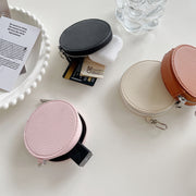 コインケース イヤホンケース 充電ケーブルケース 充電器ケース 小物入れ ポーチ レディース 女性 メンズ 男性 ユニセックス 男女兼用 お揃い ペアルック スマホ関連雑貨 収納雑貨 小型 コンパクト 丸形 ラウンド チャック ジッパー フェイクレザー 無地 ブラック ピンク ホワイト シンプル カジュアル かわいい キュート おしゃれ