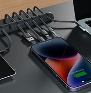 ケーブルホルダー USBケーブル 充電ケーブル 充電コード 単品 パソコン周辺機器 イヤホン スマートフォン タブレット 配線 電源コード 収納 整理整頓 はめ込み