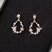 ピアス レディース アクセサリー ラインストーン ティアドロップ 揺れる フェミニン ガーリー エレガント かわいい おしゃれ きれいめ フラワー