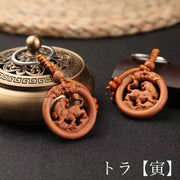 キーホルダー 単品 キーチェーン 干支 十二支 立体 木彫り 彫刻 木製 装飾品 飾り ギフト 贈り物 コレクション ネズミ ウシ トラ ウサギ ドラゴン 可愛い