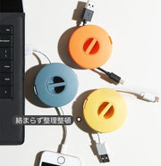 ケーブルホルダー コードリール式 巻き取り 充電ケーブル収納 すっきり 便利 絡まない 携帯 持ち運び 整理 アダプター収納 シンプル コンパクト
