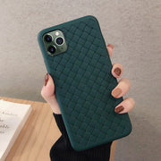iPhoneケース スマホケース 背面保護 傷防止 汚れ防止 レザー調 柔らかい ソフト 編み込み風 クロス シンプル お洒落 iPhoneカバー スマホカバー スマートフォンケース アイフォンケース プチギフト 贈り物