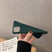 iPhoneケース スマホケース 背面保護 傷防止 汚れ防止 レザー調 柔らかい ソフト 編み込み風 クロス シンプル お洒落 iPhoneカバー スマホカバー スマートフォンケース アイフォンケース プチギフト 贈り物