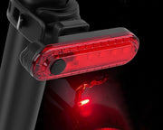 テールライト 自転車用 テールランプ USB 充電式 防水 ロードバイク サイクリング 警告灯 赤色灯 赤 白 点灯 点滅 事故防止 夜間走行 雨 暗い 目立つ 警告
