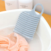 ミニ洗濯板 単品 小型 携帯 コンパクト ハンディ 薄型 洗濯用品 手洗い 汚れ落とし 持ち運び 旅行 出張 小さい 衣類 波状 下着 小物 靴下 ベビー服 子供服 簡単 便利