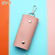 キーケース キーホルダー ユニセックス レディース メンズ 女性 男性 男女兼用 アクセサリー ファッション雑貨 円筒形 三つ折り 折りたたみ スナップボタン フェイクレザー 無地 ブラック ピンク シンプル かわいい キュート カジュアル ポップ