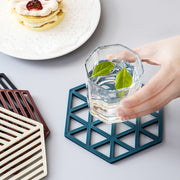 コースター 同色2個セット コップ置き キッチン用品 キッチングッズ 滑り止め 防水 衛生的 六角形 三角形 無地 単色 お洒落 可愛い シンプル クール ブラック ホワイト 黒 白